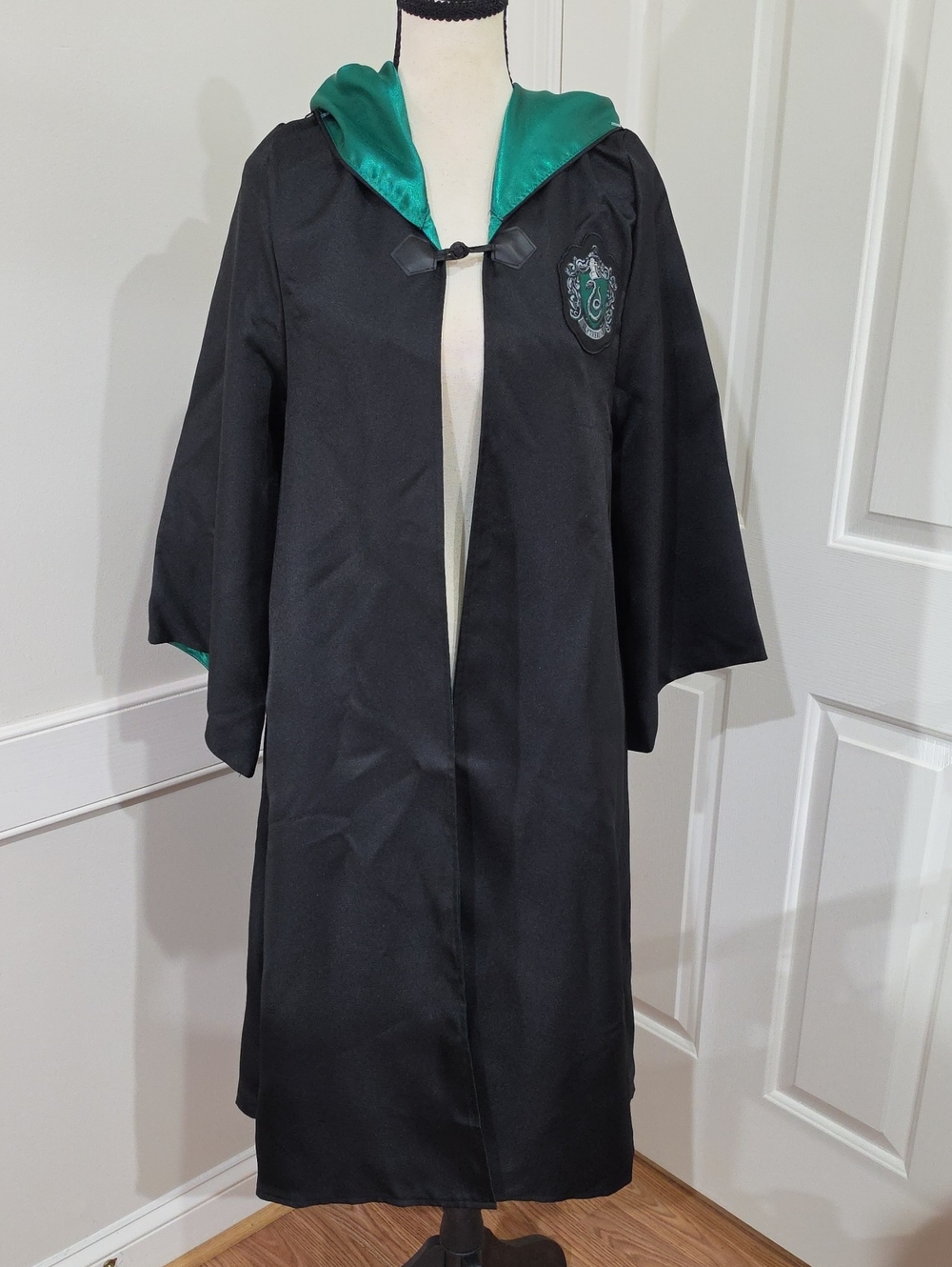 Official Harry Potter Deluxe Slytherin Costume Robe – Youth Size 10-12 (M/L)